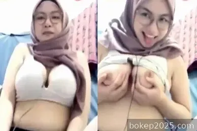 Bokep Indo Jilbab Cantik Pakai Kacamata Show Toge