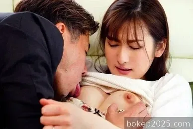 Suami merasa belum cukup baik untuk disetubuhi, namun istri yang penuh nafsu tetap mendatangi atasan suaminya